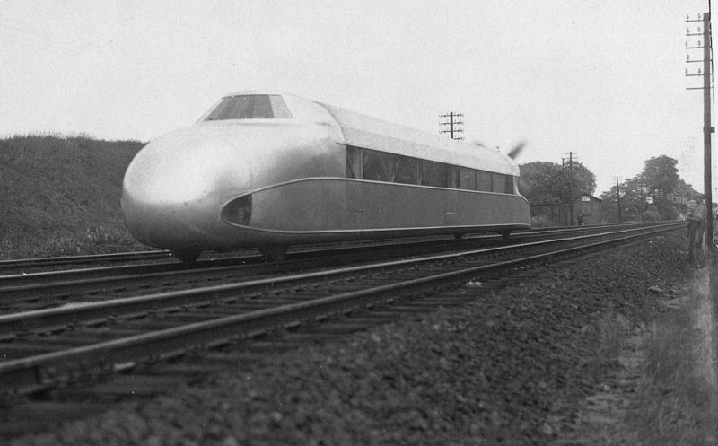 Illustration for article titled The Zeppelin Train, The Aerotrain And Other Classic Streamlined Trains